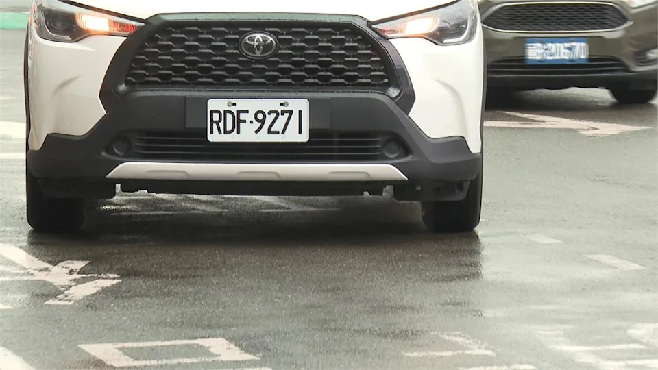 機場接送合不合法怎判斷？ 認明R開頭的租賃車牌