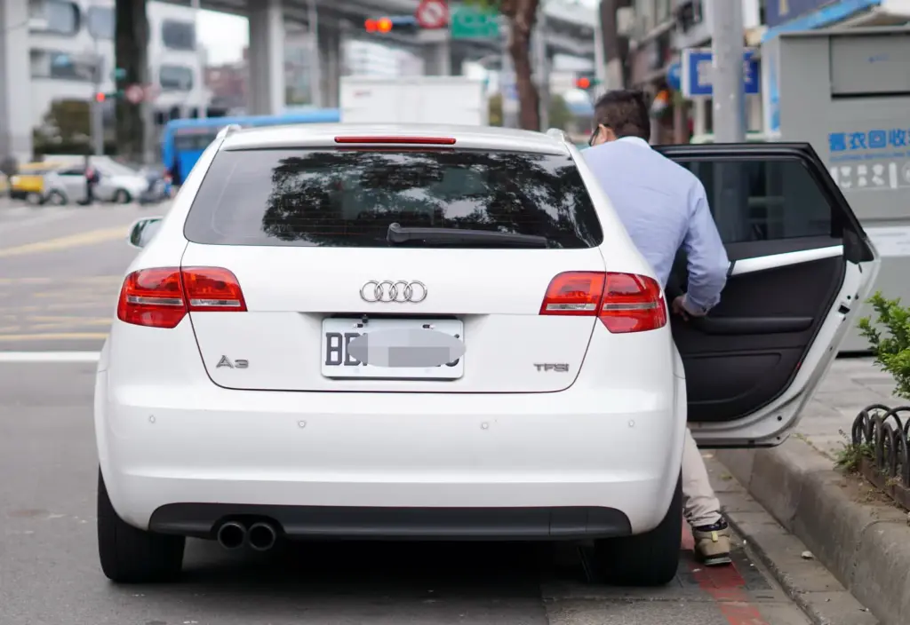 白牌計程車是什麼？走在違法邊緣上車前想清楚。