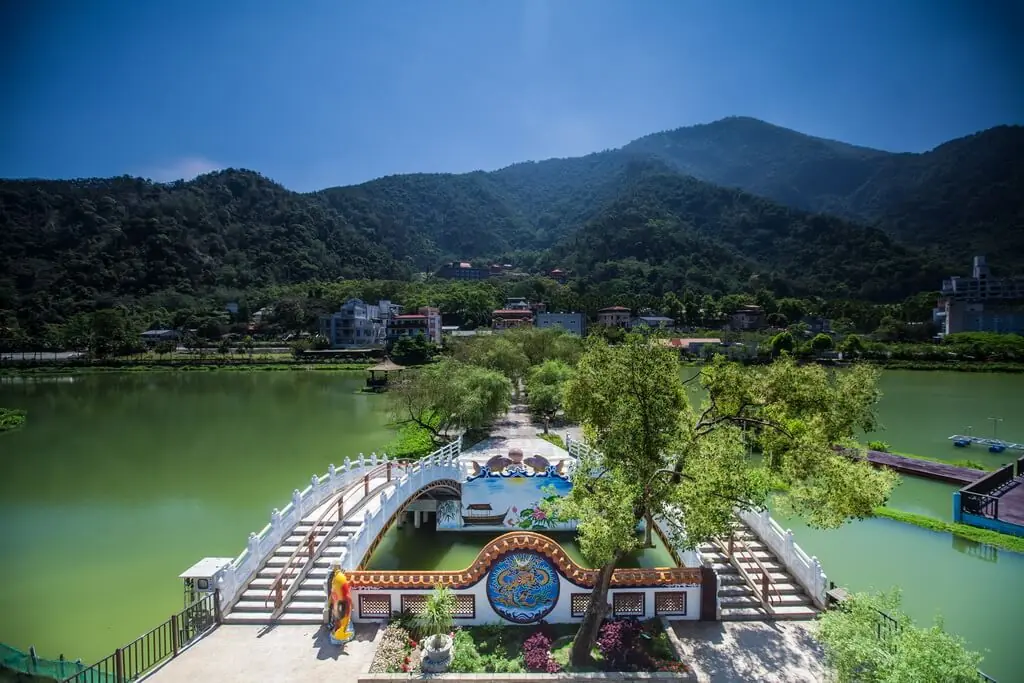 埔里鯉魚潭風景區